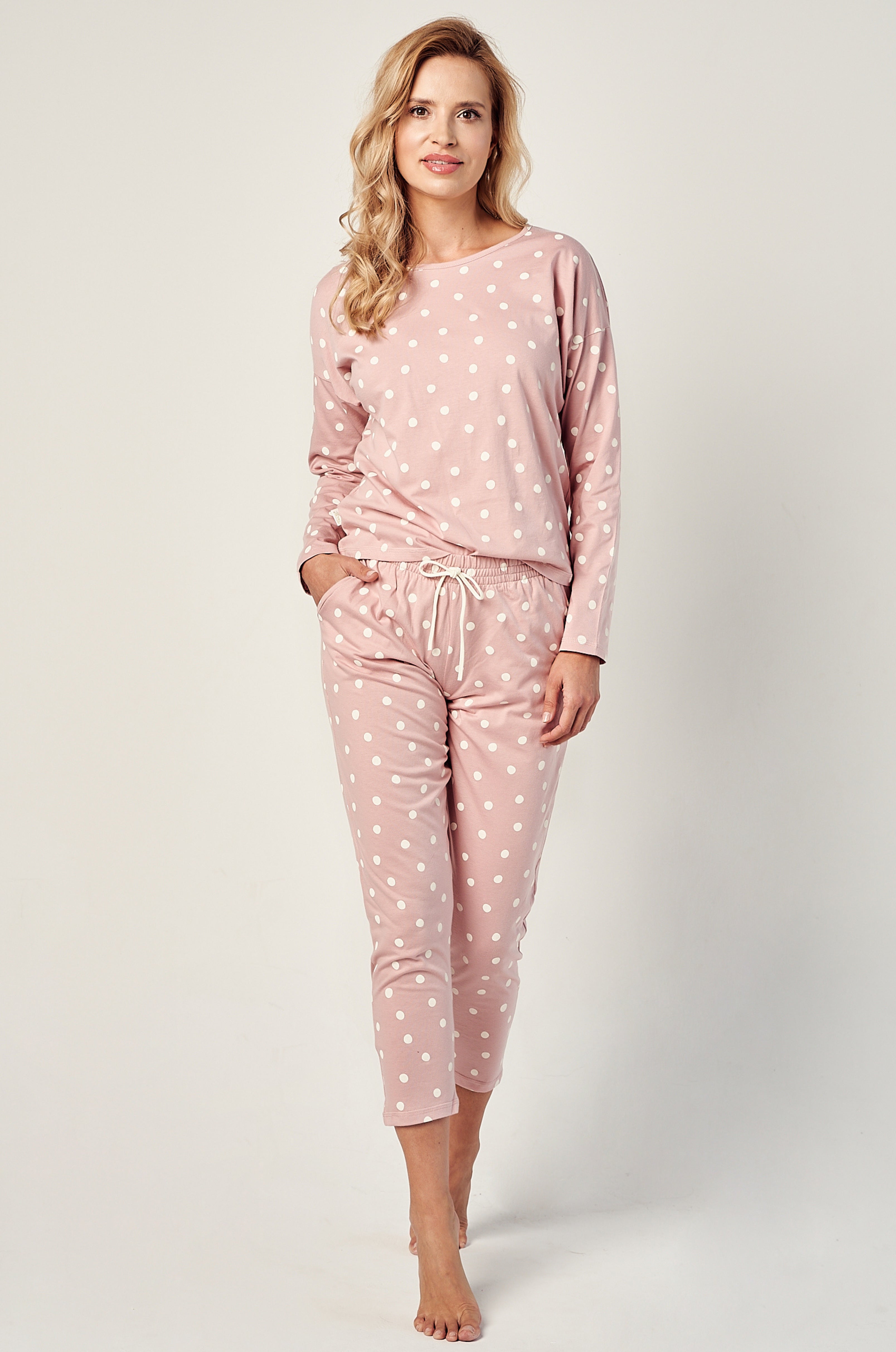 Capri-Pyjama-Damen-Altrosa-Punkte-Frontansicht-1