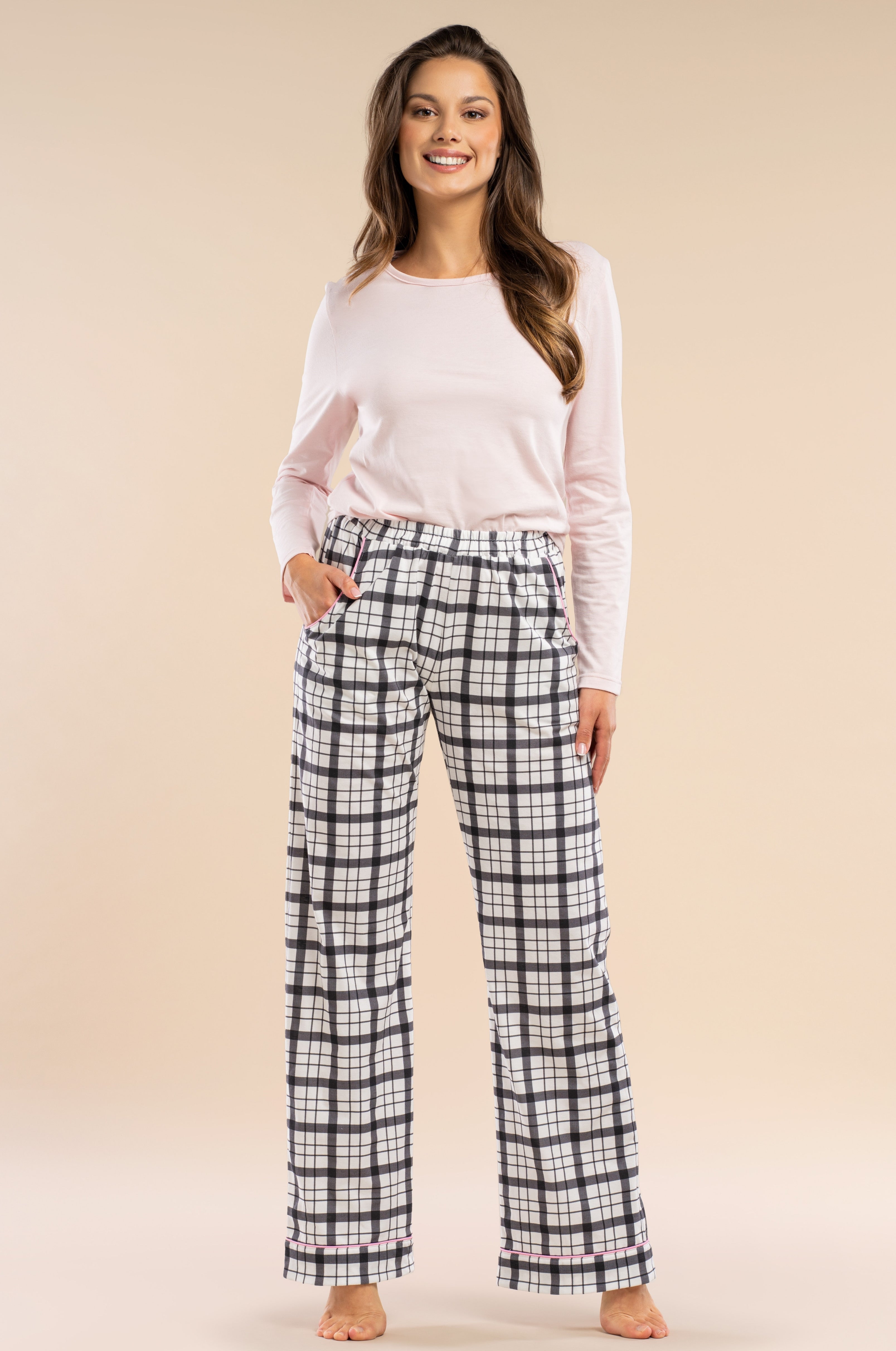 Langarm-Pyjama mit Karo-Hose in Schwarz-Weiß & rosa Paspel – 100 % Baumwolle