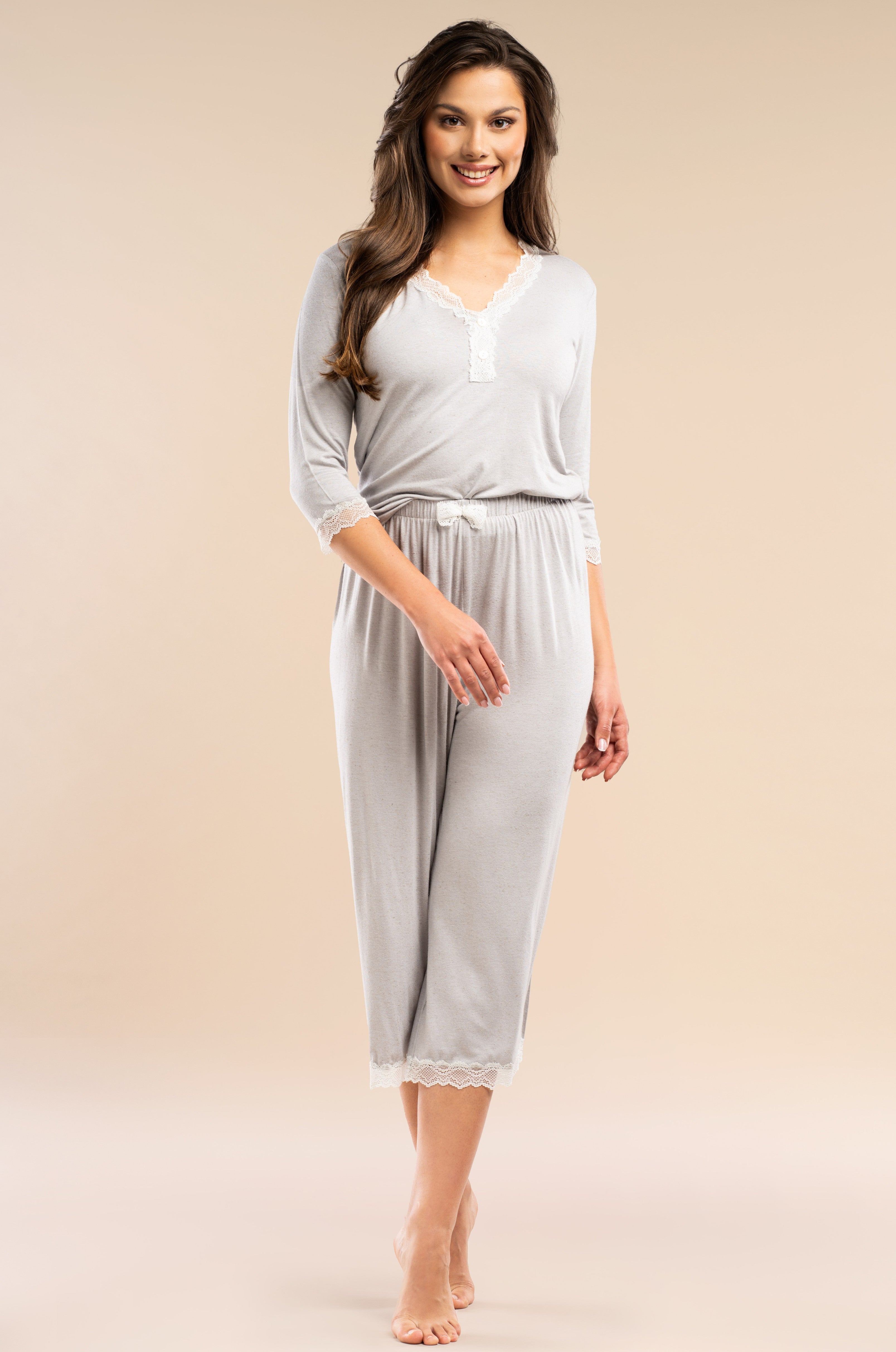 Damen-Pyjama in Grau mit Spitze – 3/4-Arm & 7/8-Culotte aus Viskose-Leinen-Mix