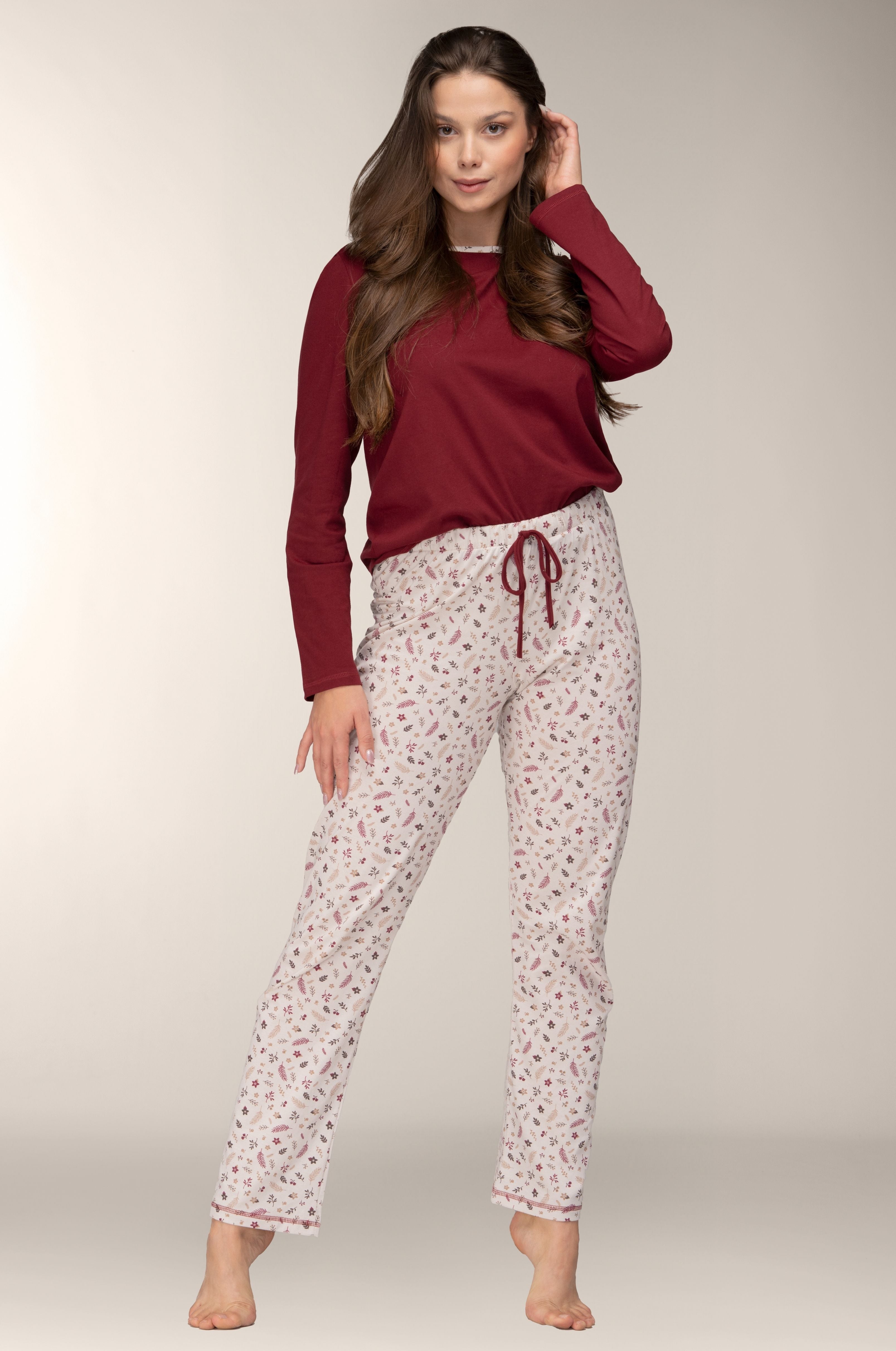 Damen Langarm-Pyjama in Bordeaux aus Baumwolle mit floraler Hose