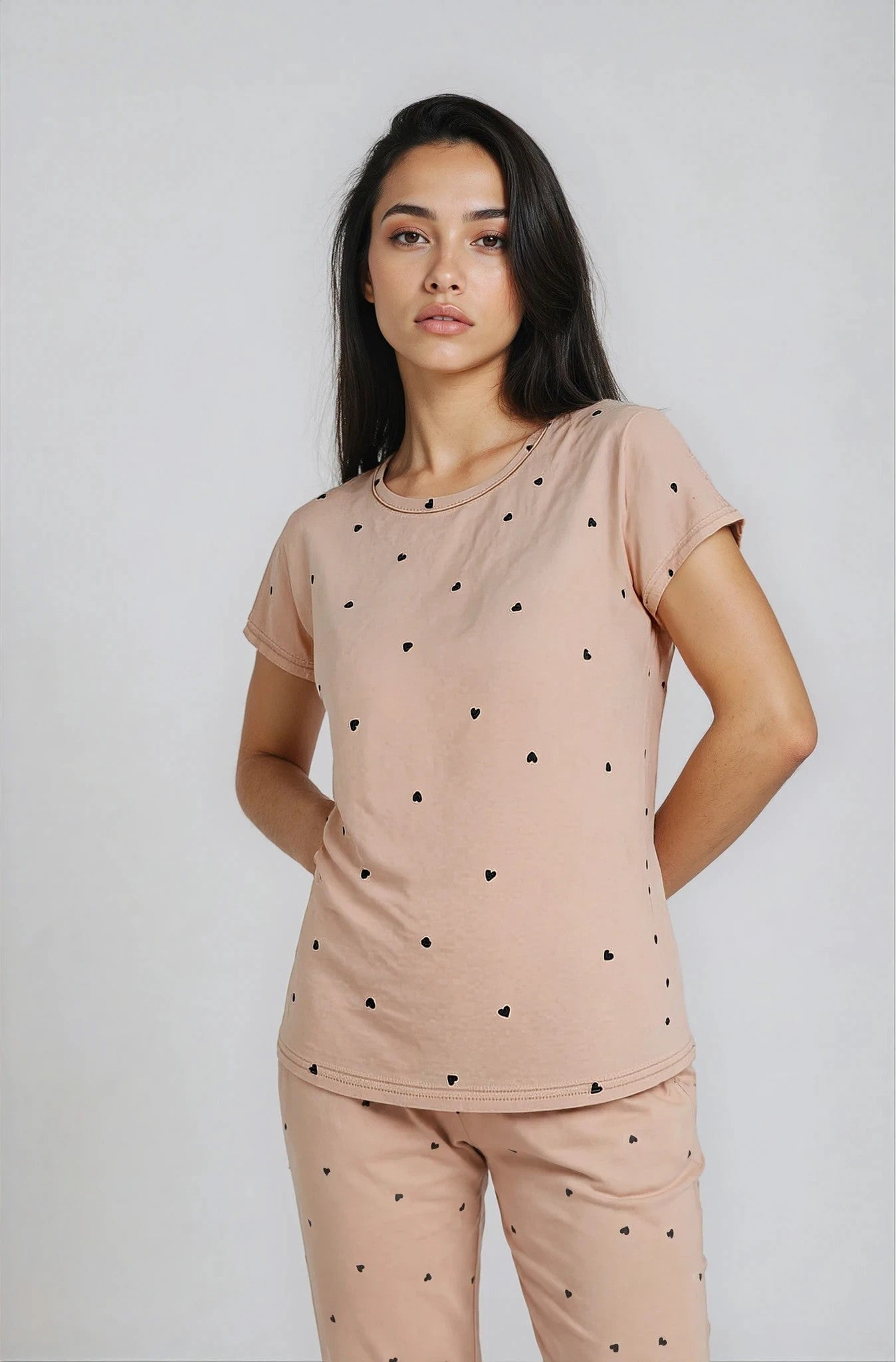 Capri-Pyjama-Damen-Beige-Herzen-Frontansicht-Detail