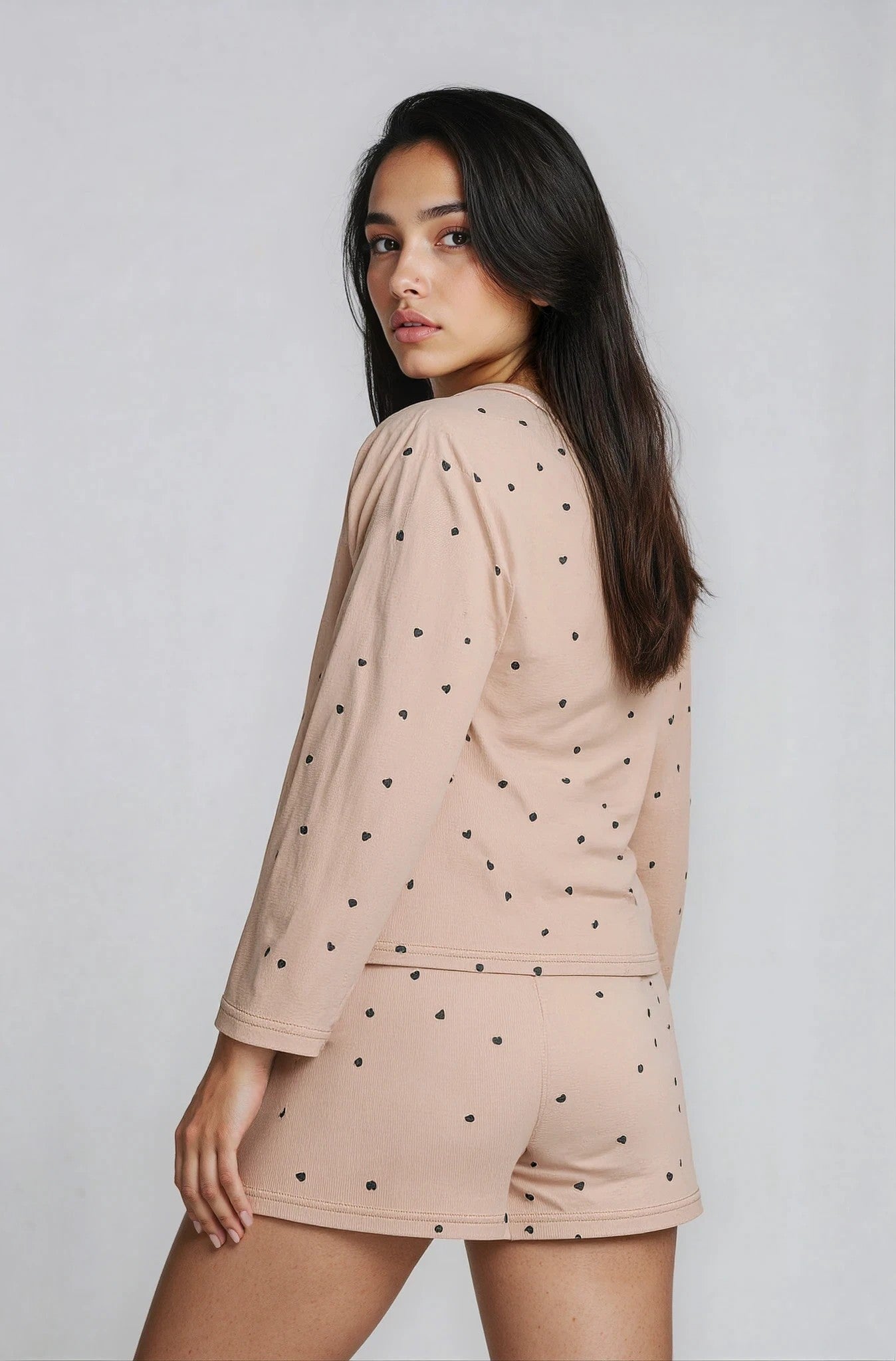 Langarm-Shorty-Pyjama-Beige-Herzenprint-Rückansicht-Detail