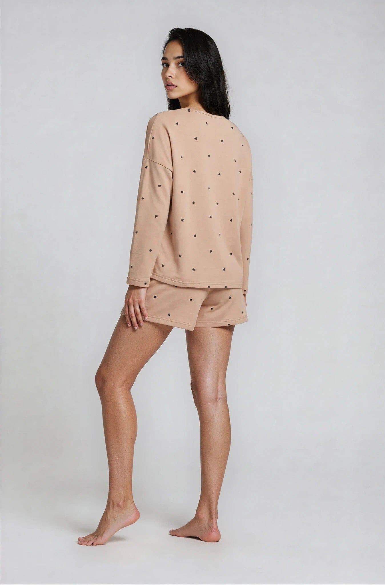 Langarm-Shorty-Pyjama-Beige-Herzenprint-Rückansicht