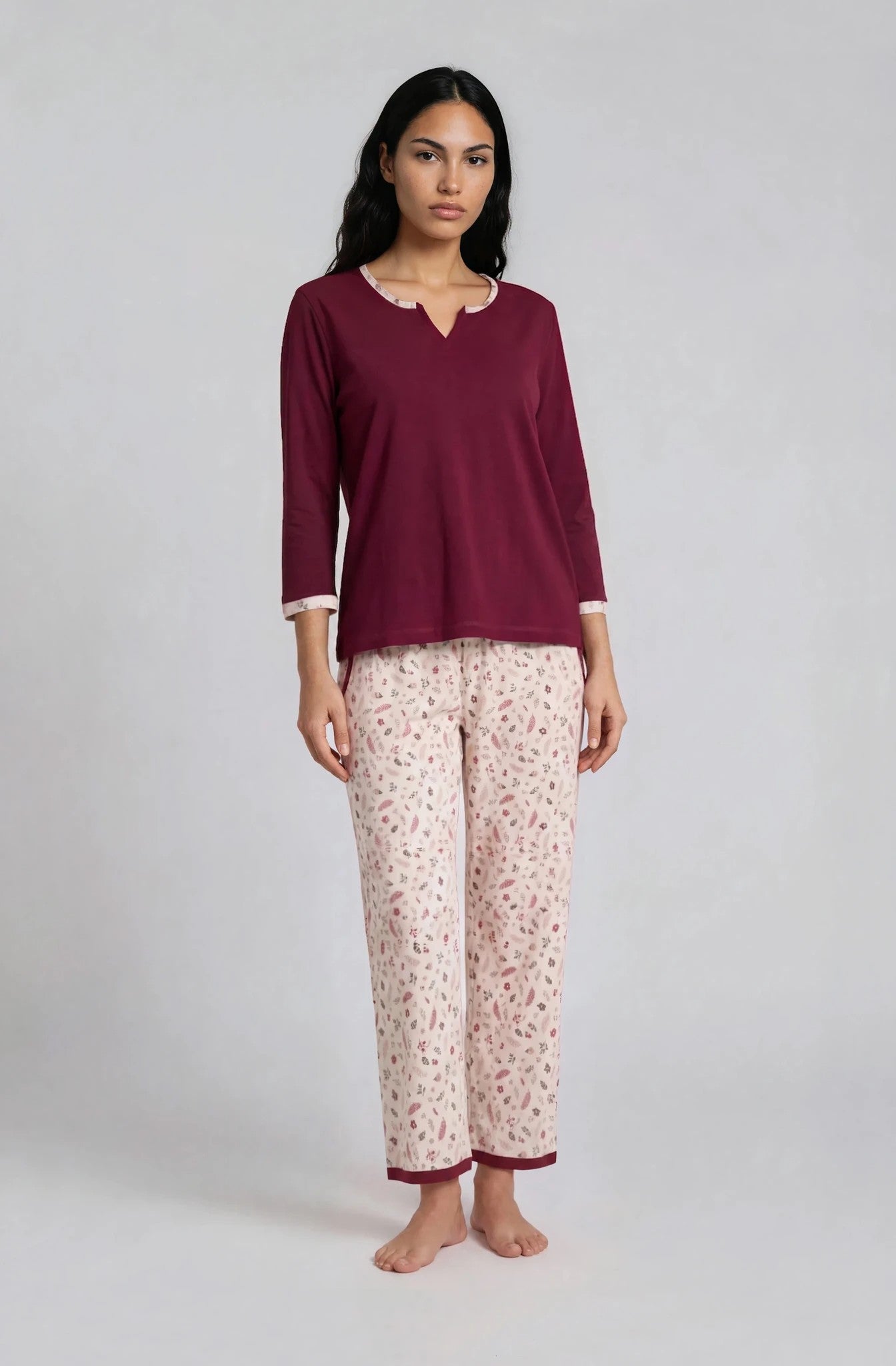 Langarm-Pyjama für Damen in Bordeaux mit floraler Hose