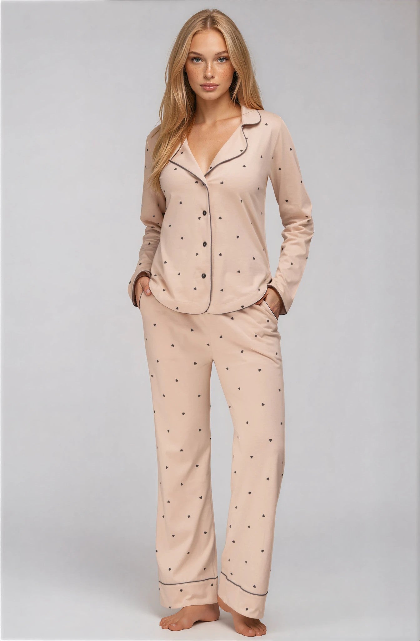 Damen Pyjama aus 100% Baumwolle in Beige mit Herzchen