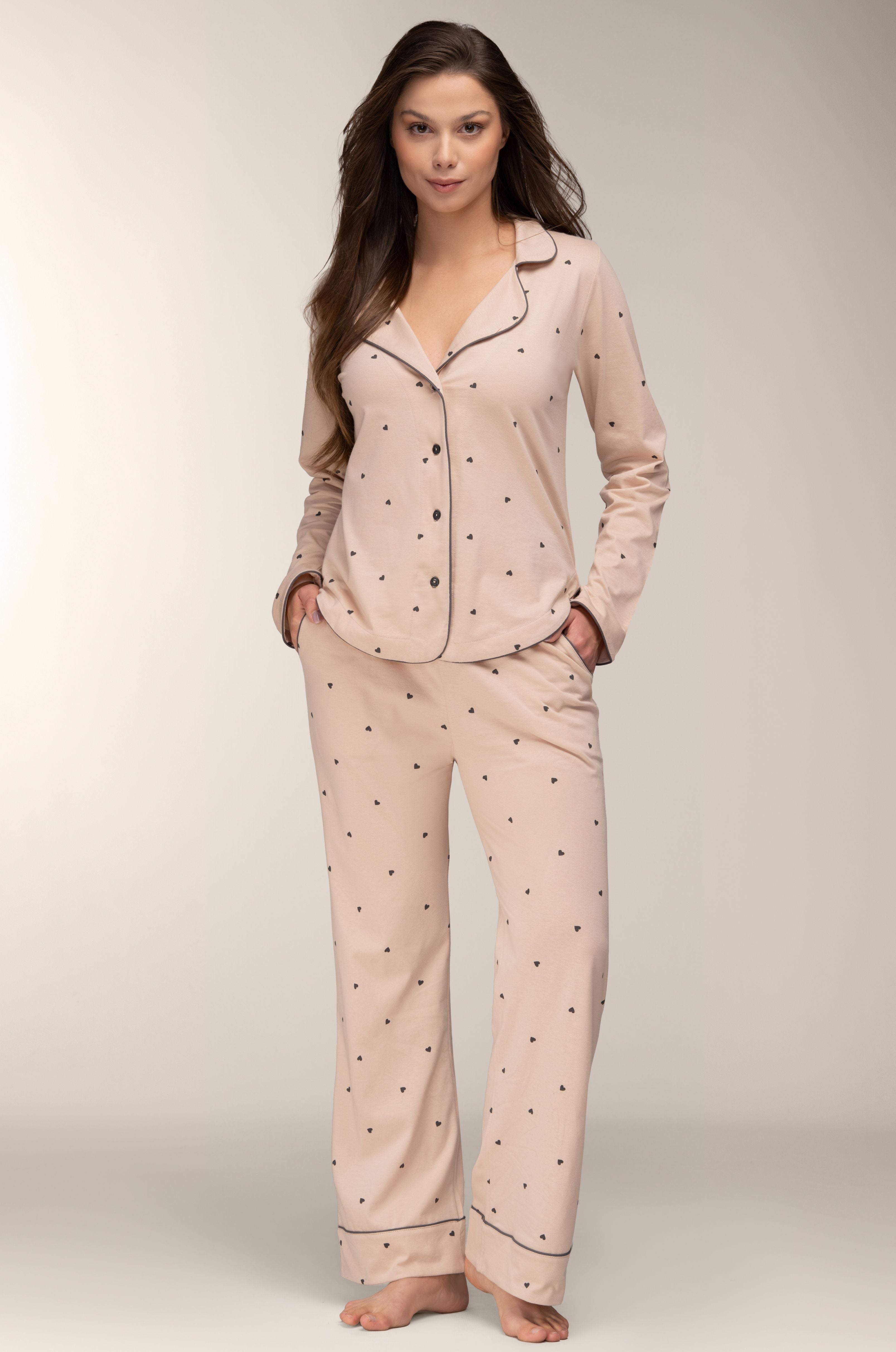 Damen Pyjama aus 100% Baumwolle in Beige mit Herzchen