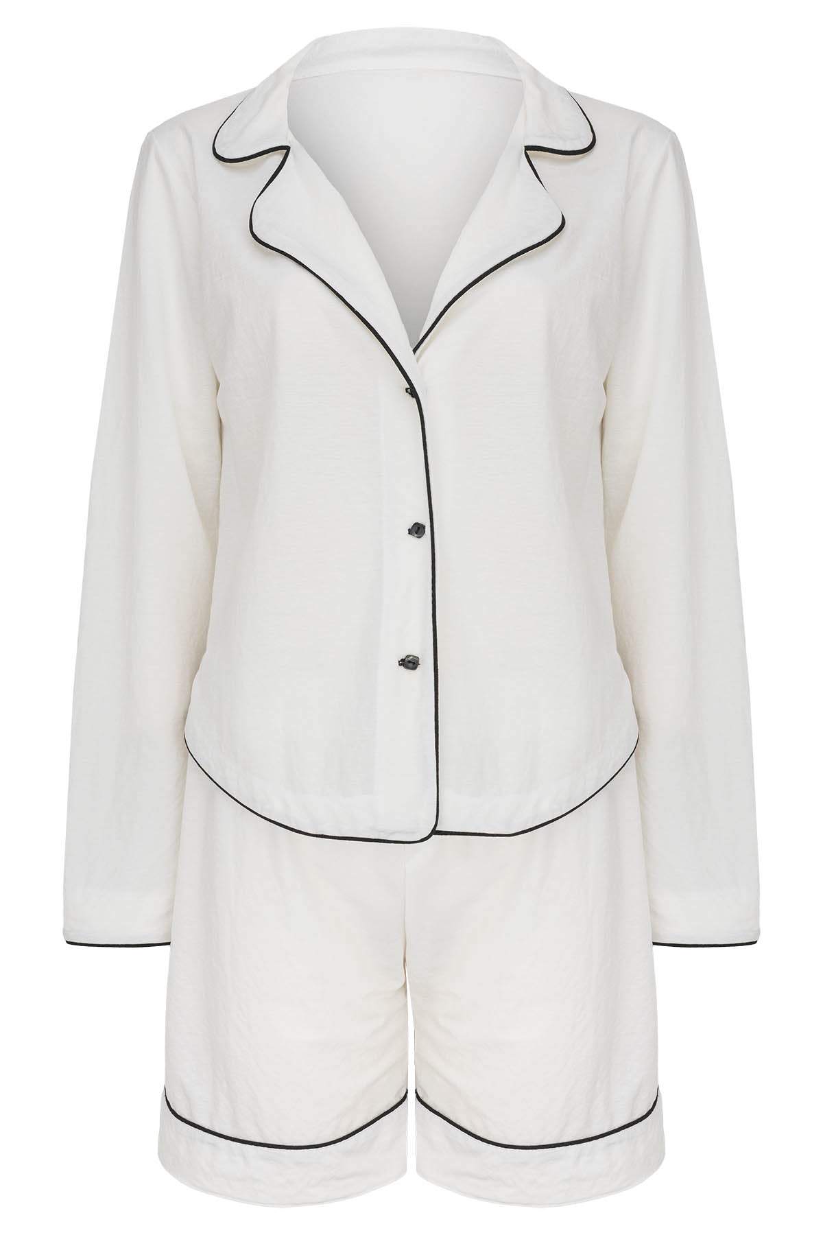 Shorty-Pyjama-Damen-Weiß-Schwarze-Paspeln-Hemdbluse-Shorts-Frontansicht-freigestellt