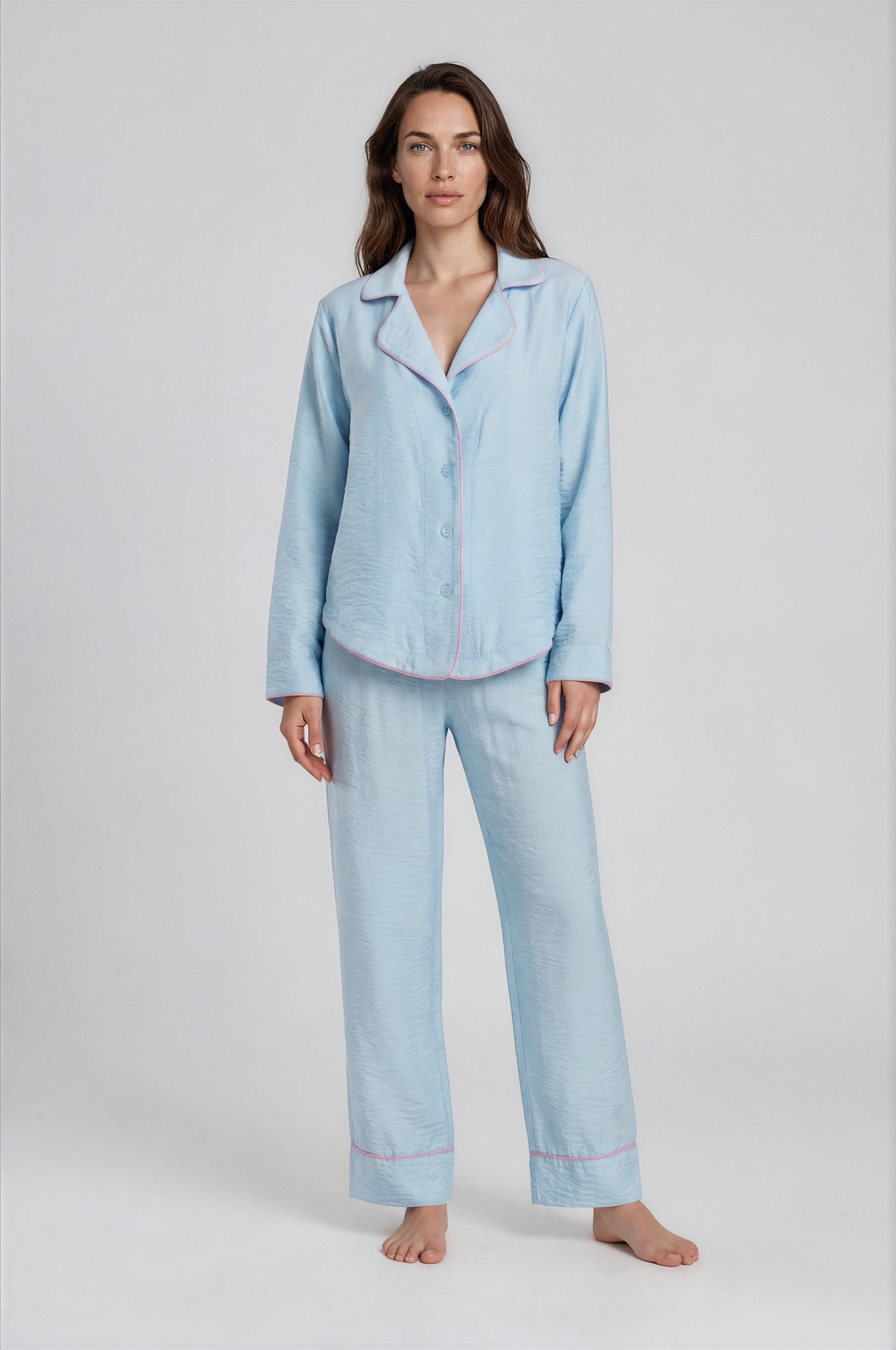 Hellblauer Damen Schlafanzug aus Viskose-Nylon mit rosa Paspel