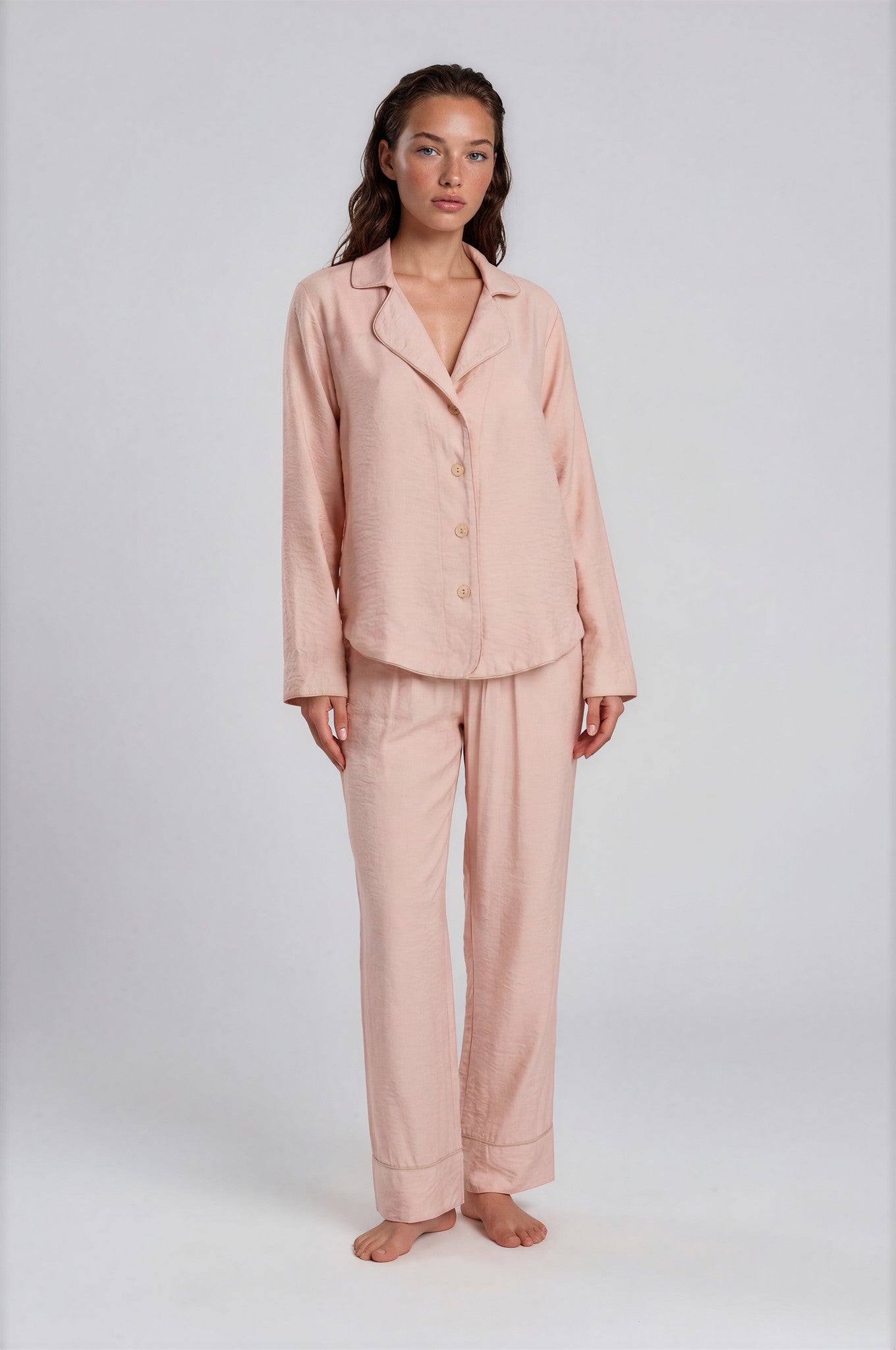 Roséfarbener Damen Schlafanzug aus Viskose-Nylon mit Knopfleiste