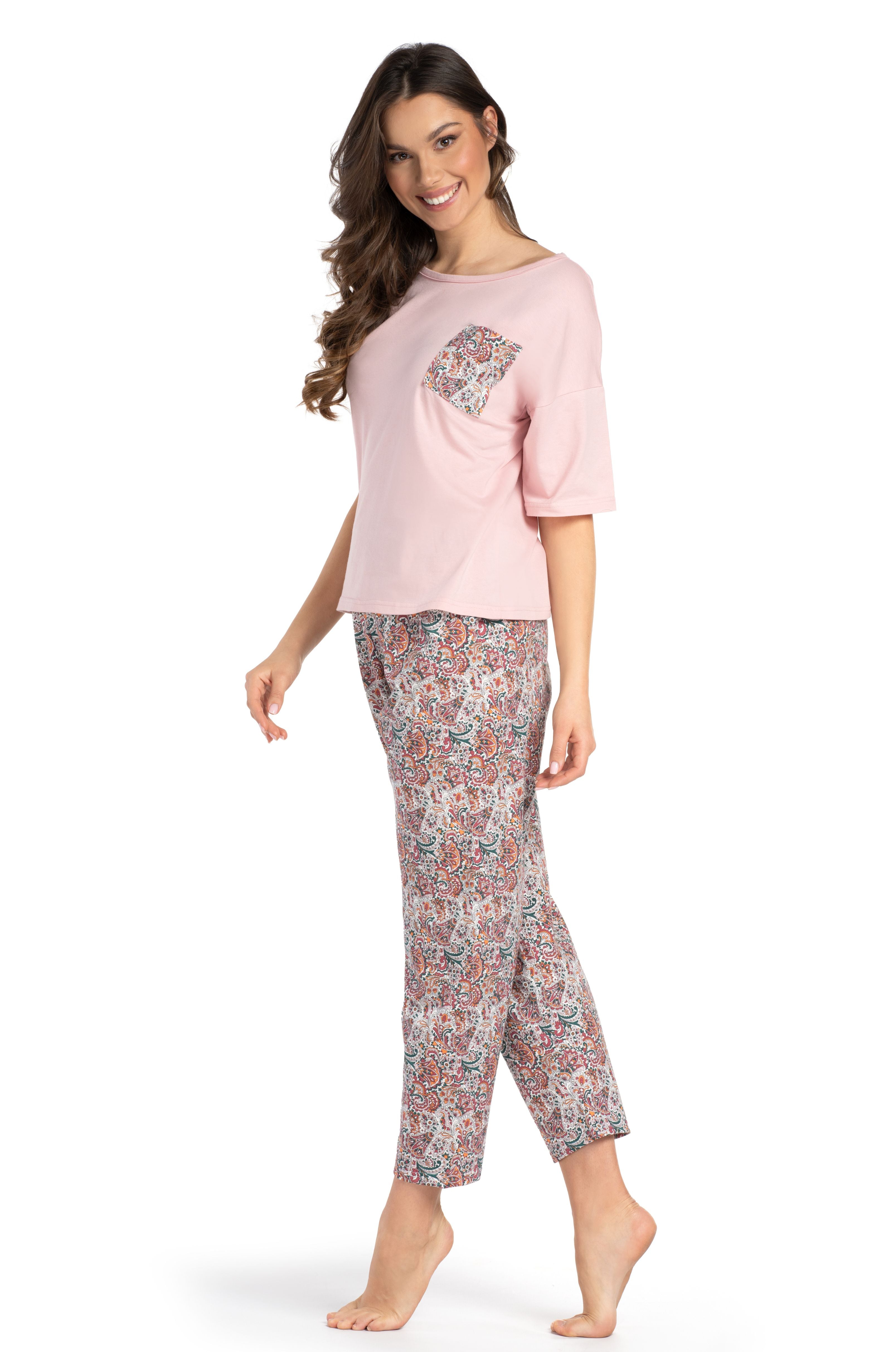 Kurzarm-Pyjama-Damen-Rosa-T-Shirt-Paisley-Caprihose-Seitenansicht
