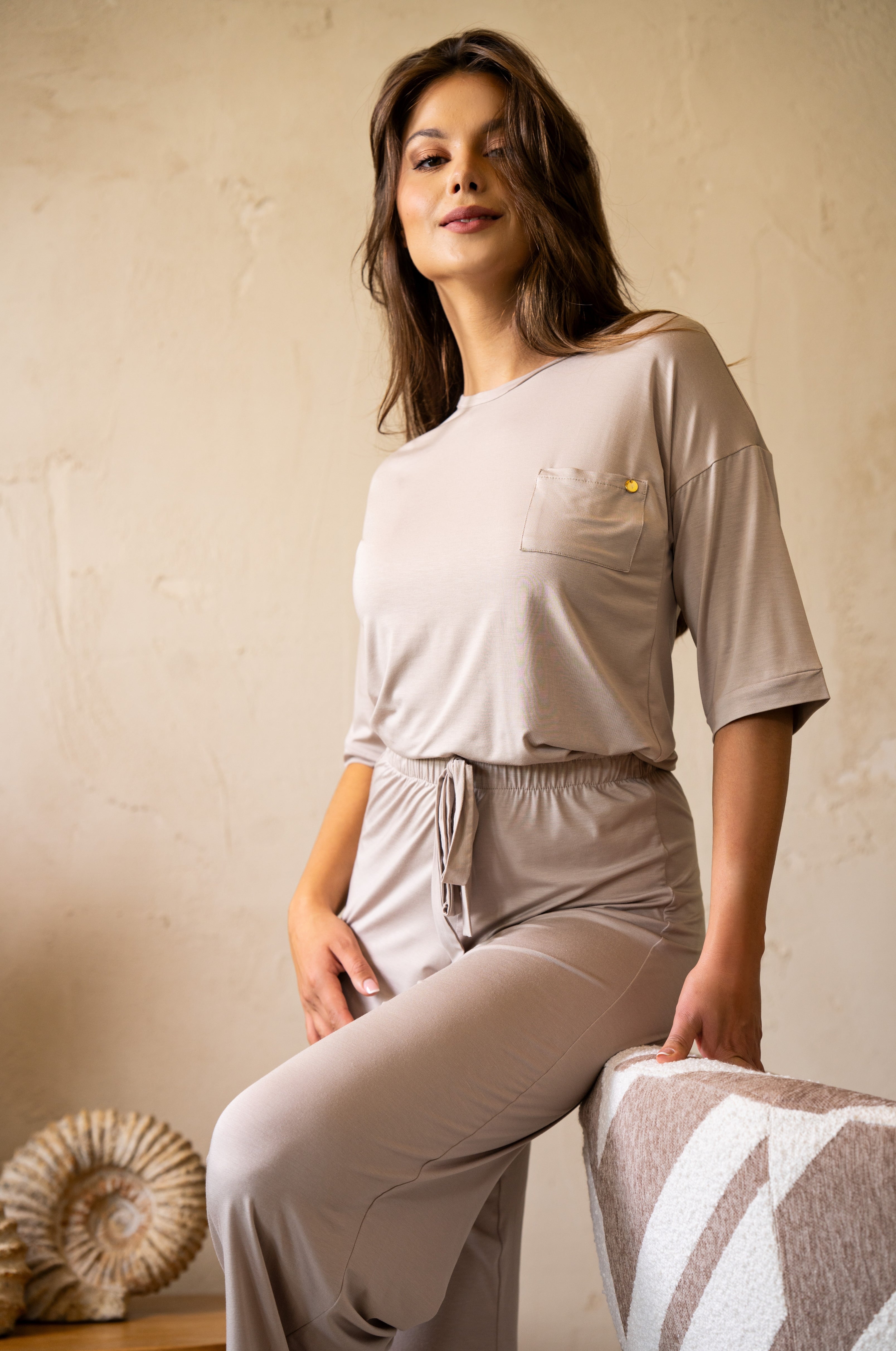Damen-Pyjama | Halbarmshirt, 7/8 Culotte-Hose | Beige mit Brusttasche | EcoVero™‑Viskose