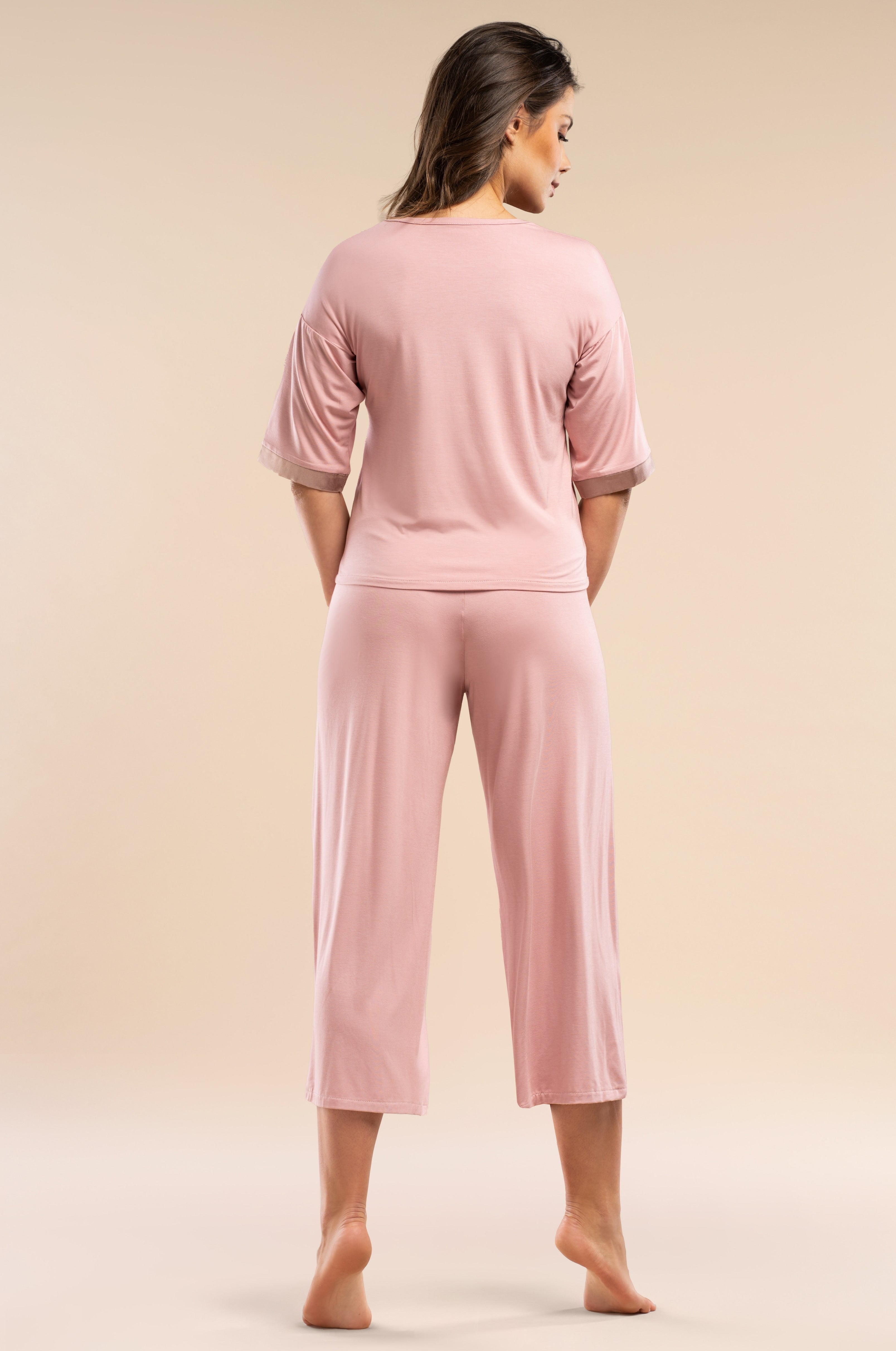 Kurzarm-Schlafanzug-Damen-Rosé-Satin-Rückansicht