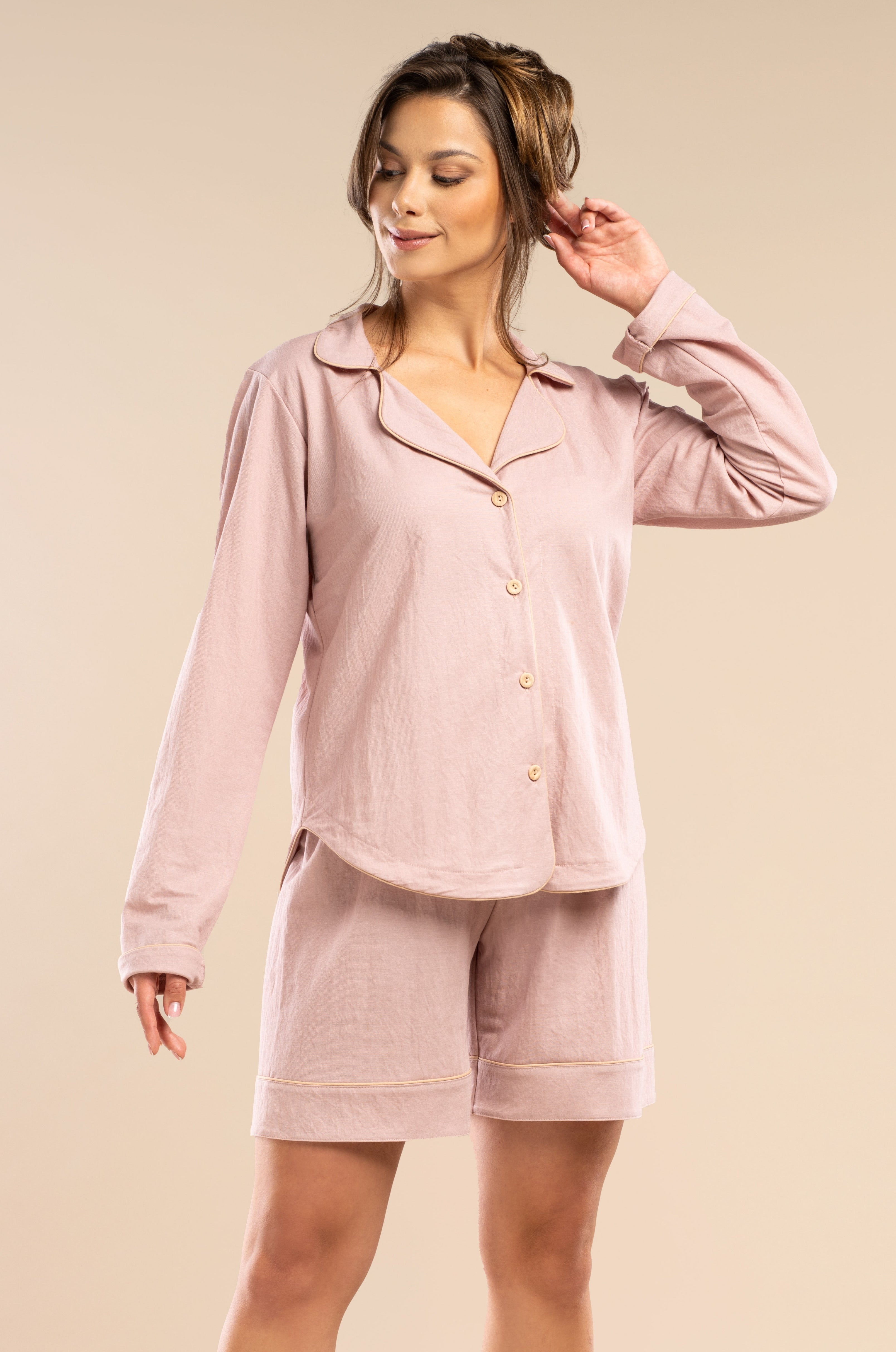 Shorty-Pyjama in Altrosa aus EcoVero™-Viskosemix mit Hemdbluse & Paspel