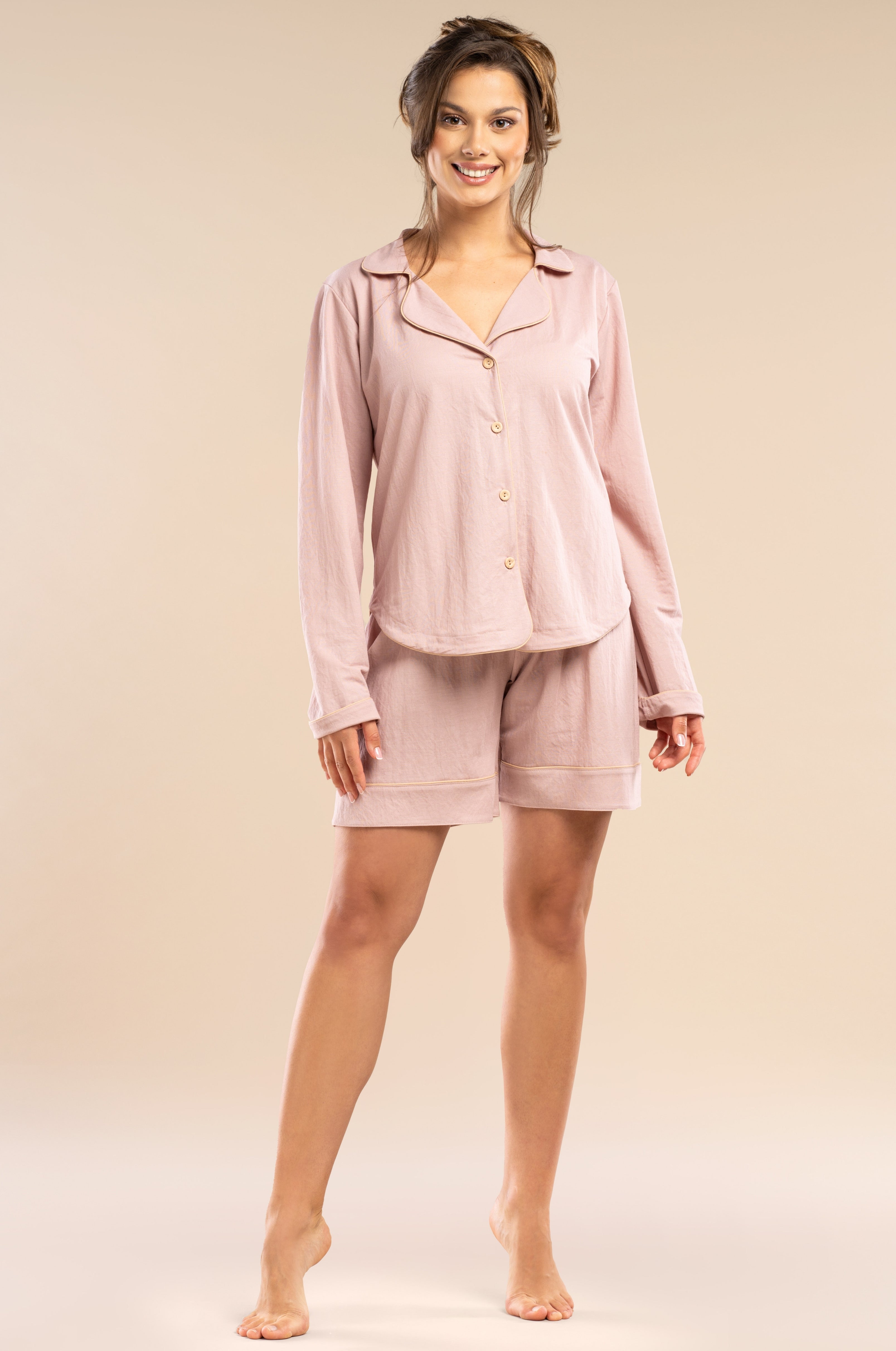 Shorty-Pyjama in Altrosa aus EcoVero™-Viskosemix mit Hemdbluse & Paspel