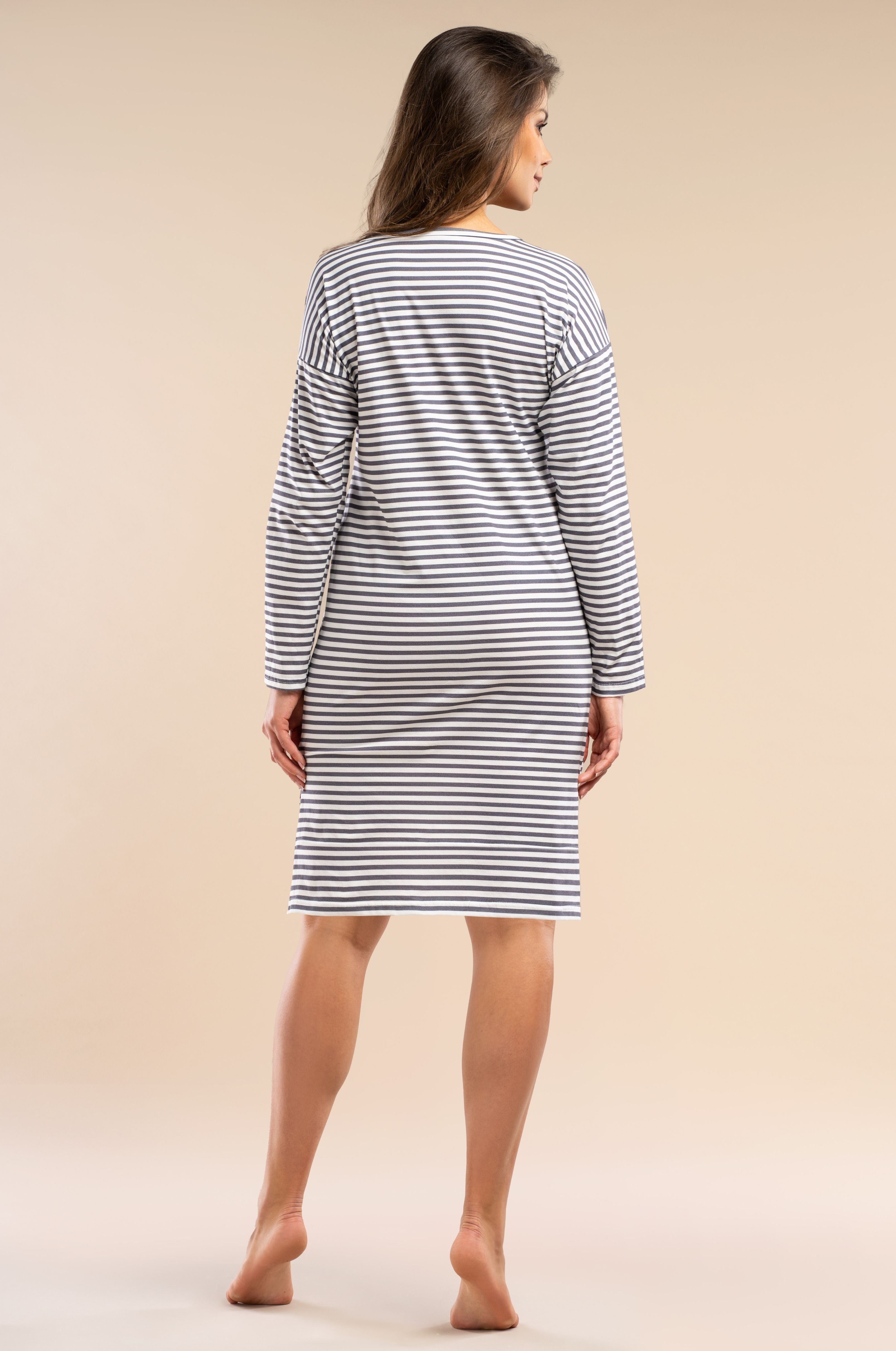 Langarm-Nachthemd in Grau-Weiß gestreift aus 100 % Baumwolle