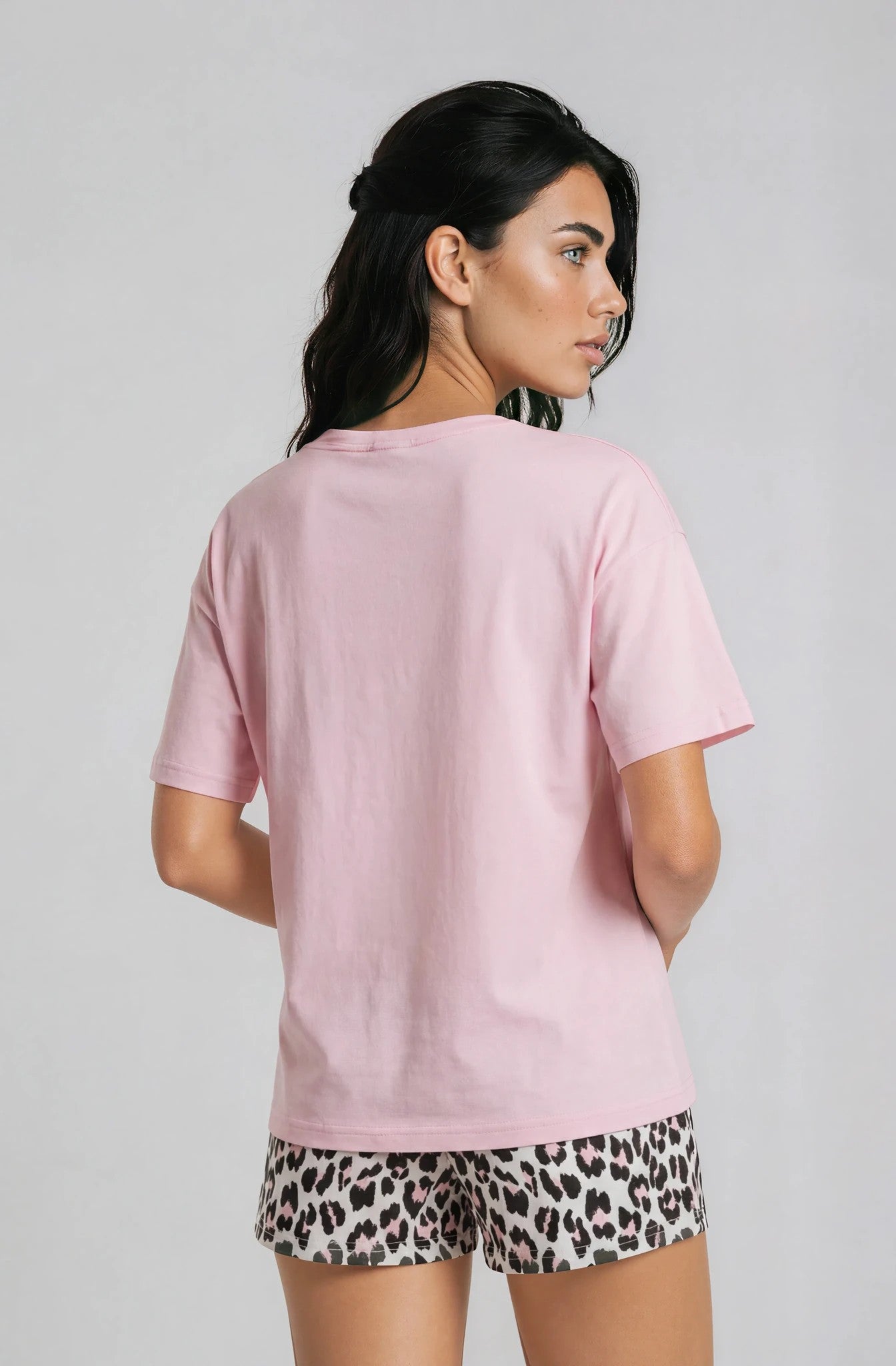 Shorty-Pyjama-Damen-kurzarm-Basicshirt-pink-Shorts-Animalpirnt-Rückansicht-Detail