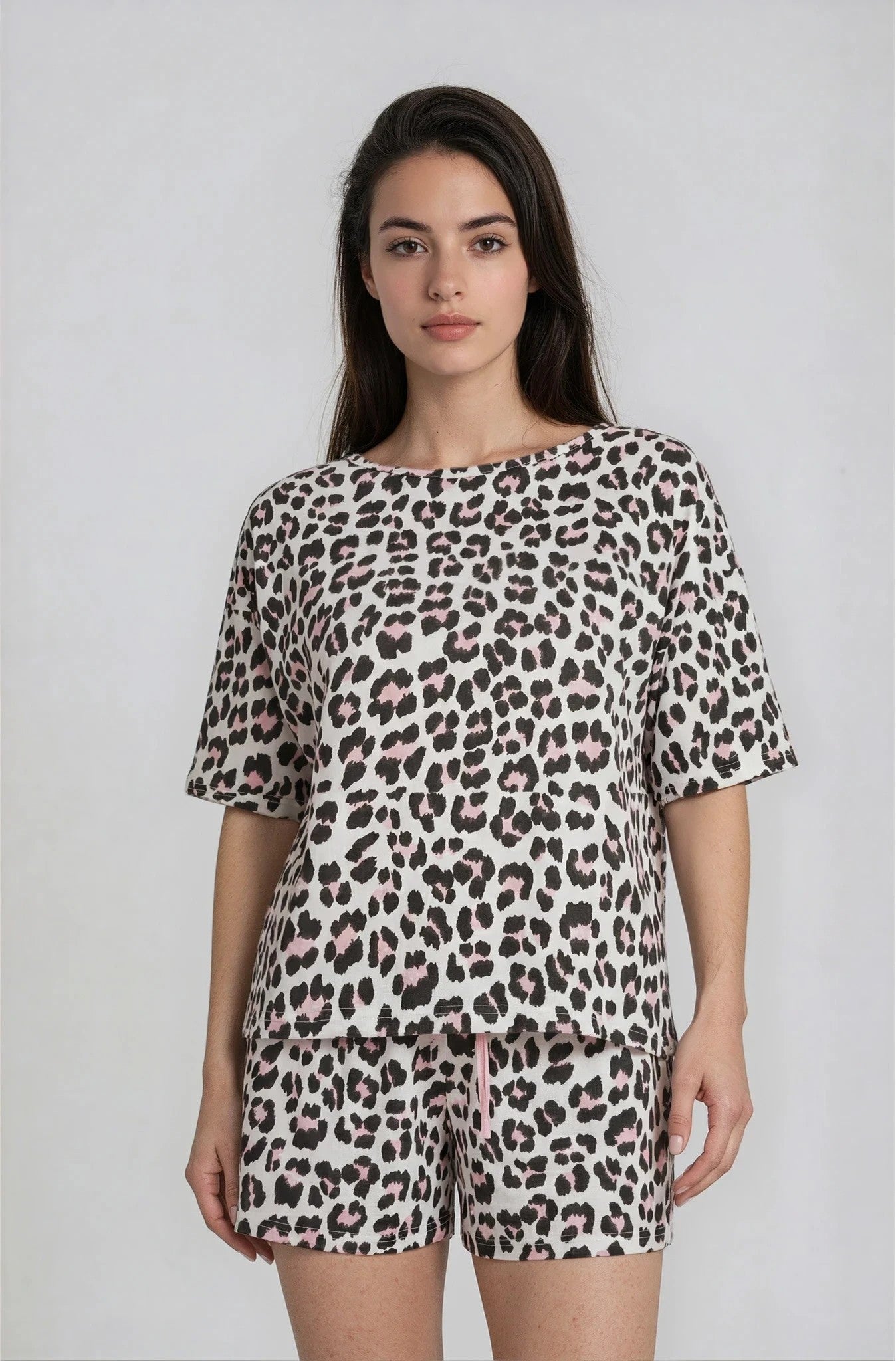 Shorty-Pyjama-Damen-Halbarm-Leopardenprint-Allover-Frontansicht-Detail