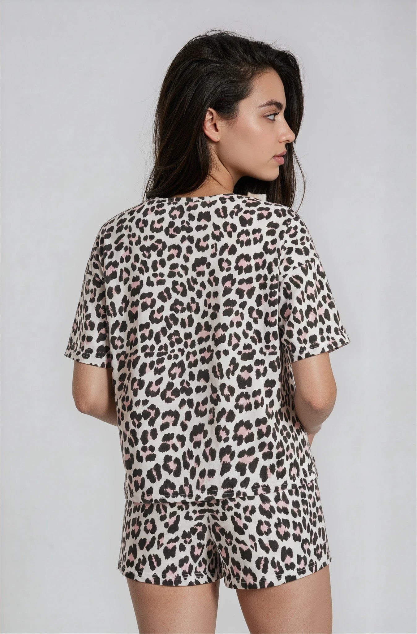 Shorty-Pyjama-Damen-Halbarm-Leopardenprint-Allover-Rückansicht-Detail