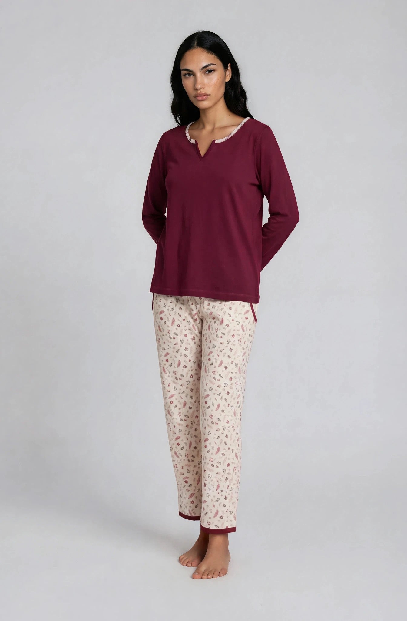 Langarm-Pyjama für Damen in Bordeaux mit floraler Hose