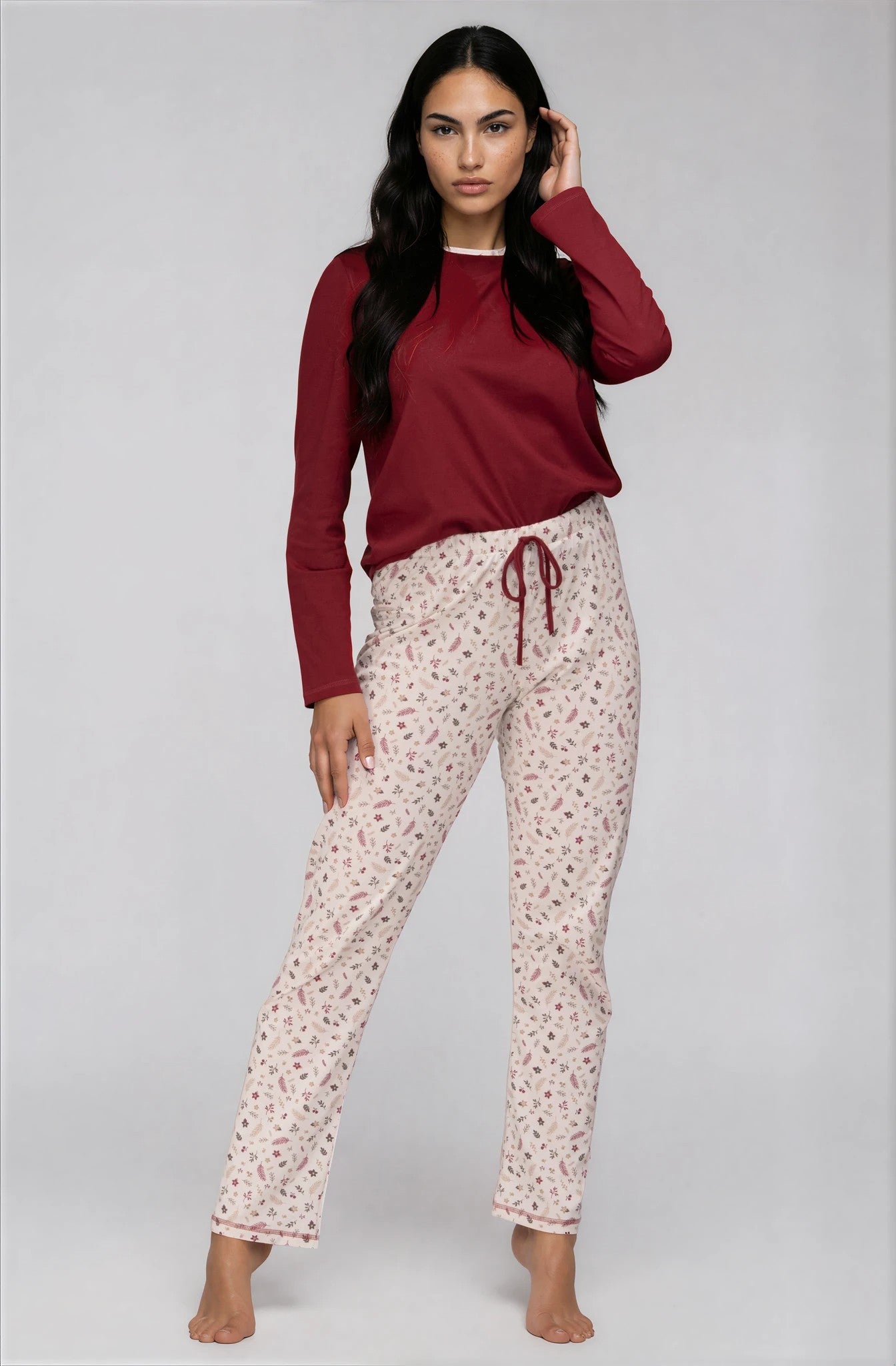 Damen Langarm-Pyjama in Bordeaux aus Baumwolle mit floraler Hose