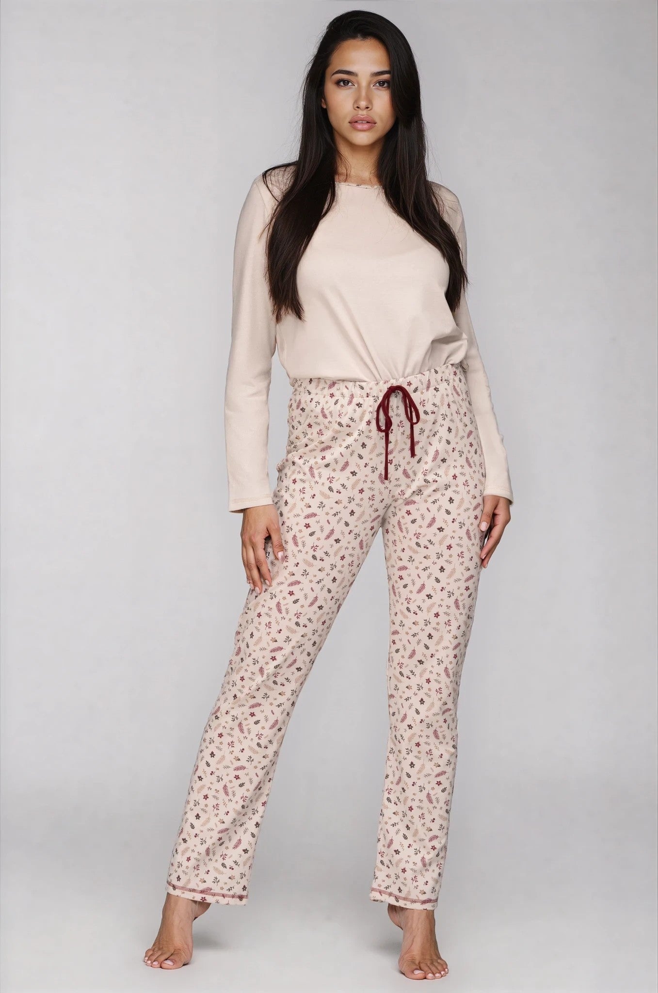 Damen Langarm-Pyjama in Creme aus Baumwolle mit floraler Hose