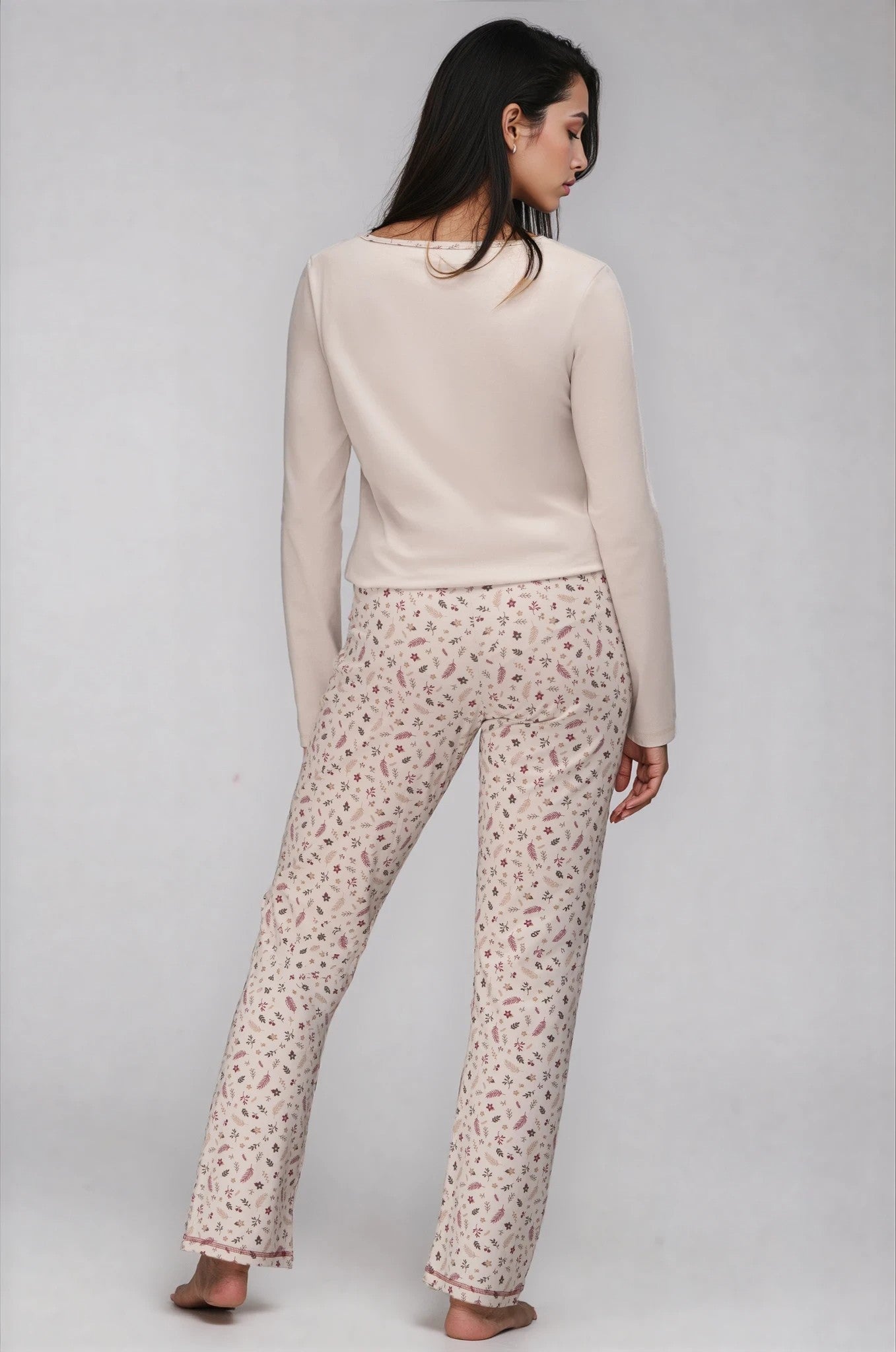 Damen Langarm-Pyjama in Creme aus Baumwolle mit floraler Hose