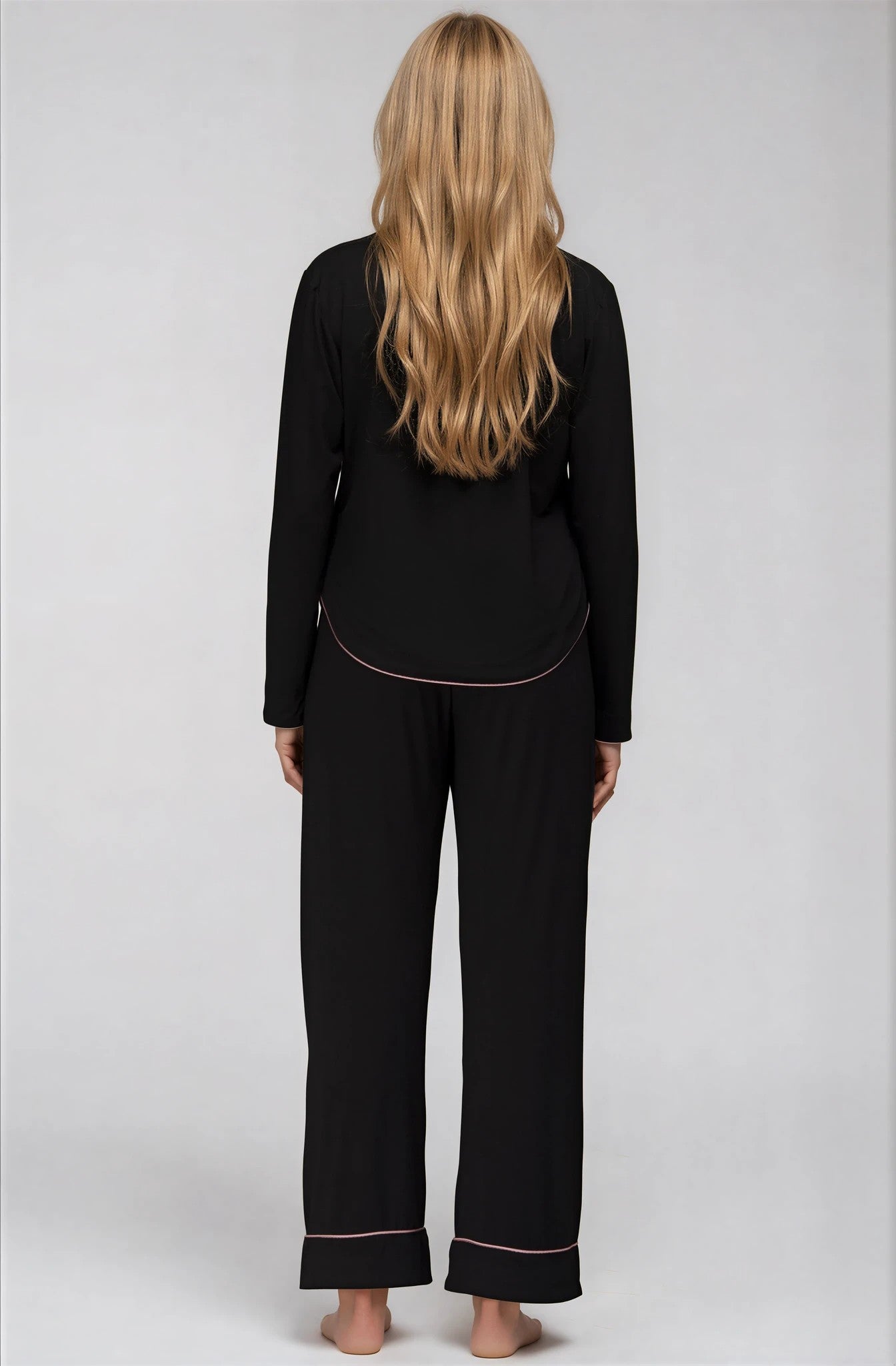 Damen Pyjama – EcoVero™ Viskose, Schwarz mit roséfarbener Paspel