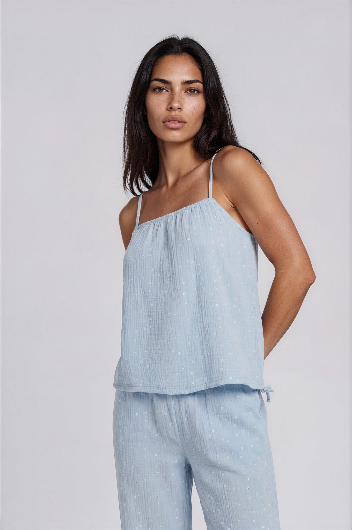 Hellblauer Musselin-Pyjama aus Baumwolle mit Spaghettiträger-Top & 7/8-Hose