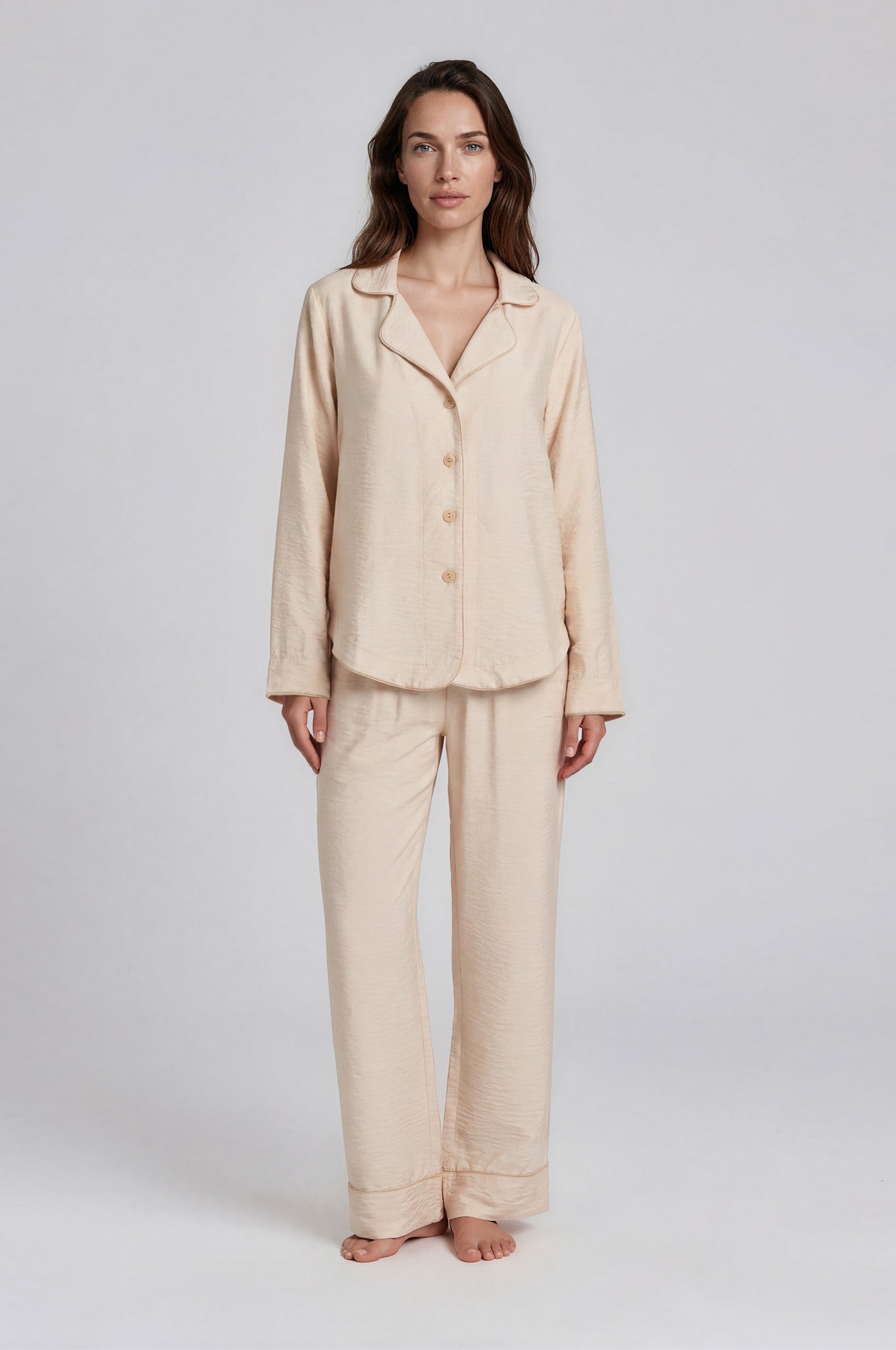 Cremefarbener Damen Schlafanzug aus Viskose-Nylon mit Ton-in-Ton-Paspeln